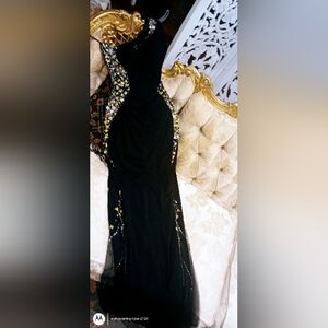 Elegant Black One-Shoulder Dress